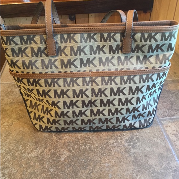 NWOT-MK Kempton w/Signature Logo Jacquard Tote - Picture 2 of 7